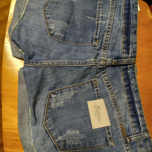 KanCan mid rise shorts - Picture 2 of 3